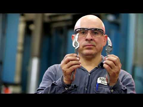 PINZAS DE ELECTRICISTA KLEIN TOOLS ALTA PALANCA CON JALADOR DE GUÍAS 24.1 CENTÍMETROS DE LARGO