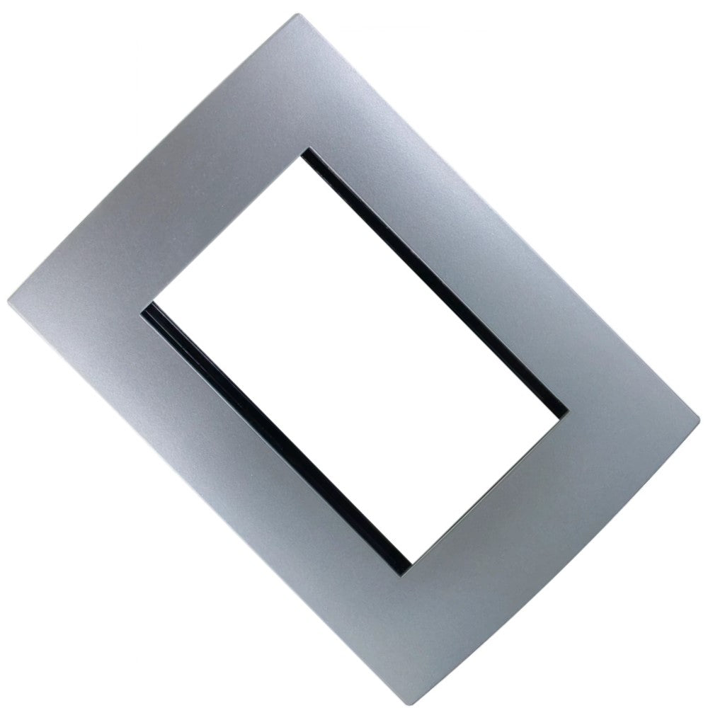 PLACA CIEN A COLOR 3 MODULOS COLOR GRIS MATE LEVITON