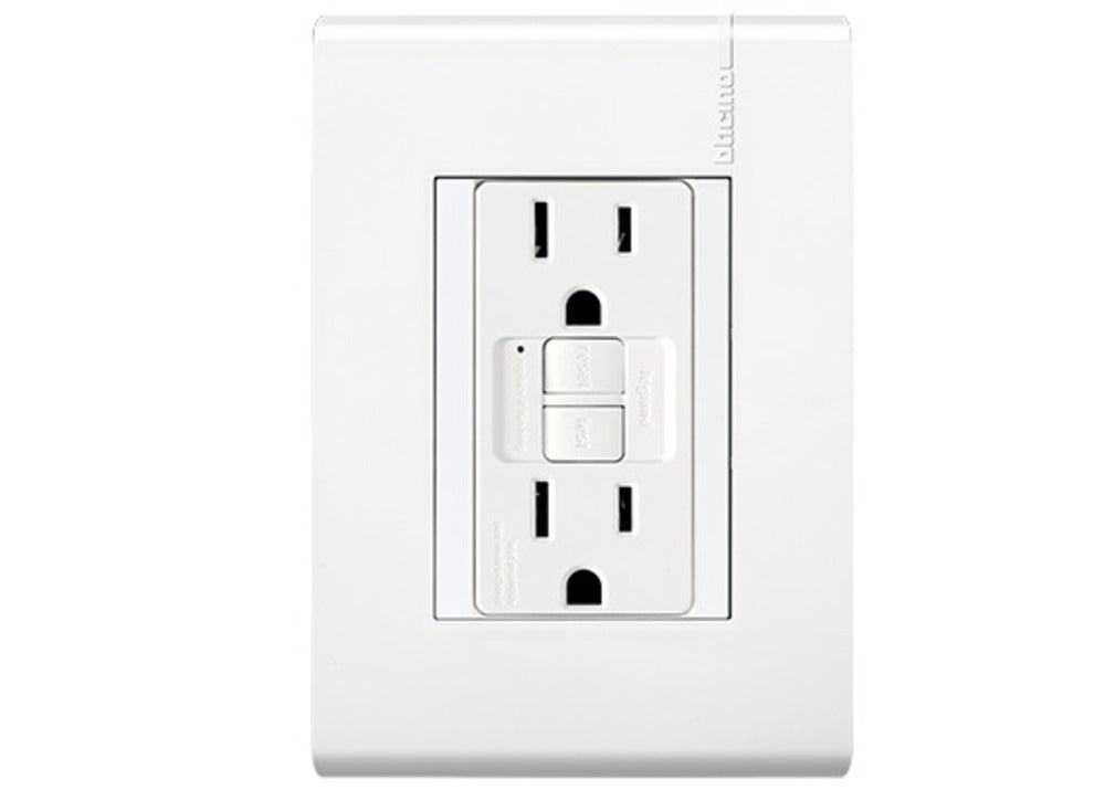 TOMACORRIENTE DÚPLEX 2P+T + ICFT CON PROTECCIÓN INFANTIL 15A 127-250V PLACA BLANCA